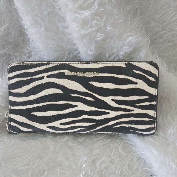 🖤🤍 Michael Kors Jet Set Travel Large Continental Zebra Haircalf Wallet - NWT - Picture 1 of 5